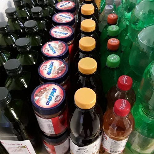 Getränke und Olivenöl
